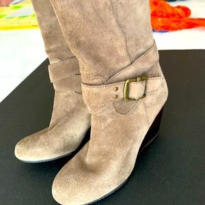 BCBG generation Knee-high zipper suede boots, size 6.5 B